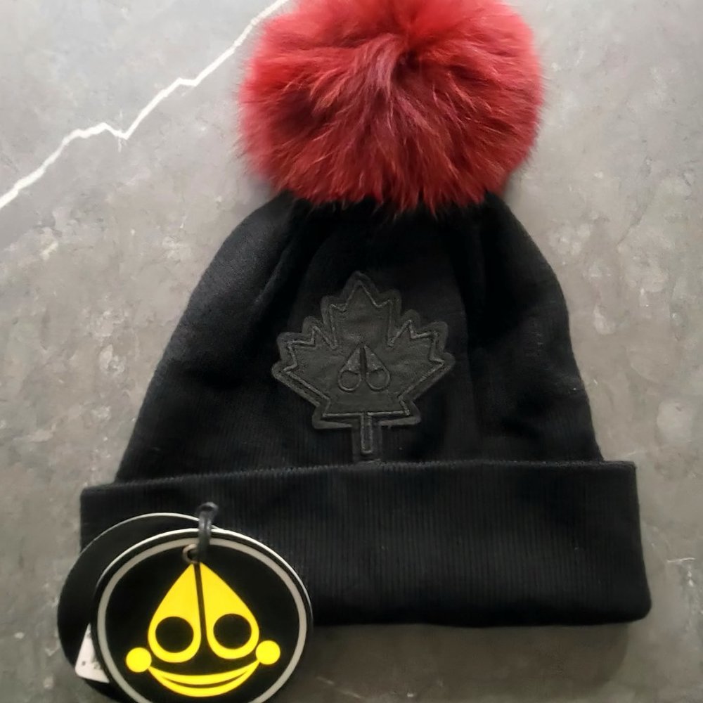 Moose Knuckles wool kids beanie NWT